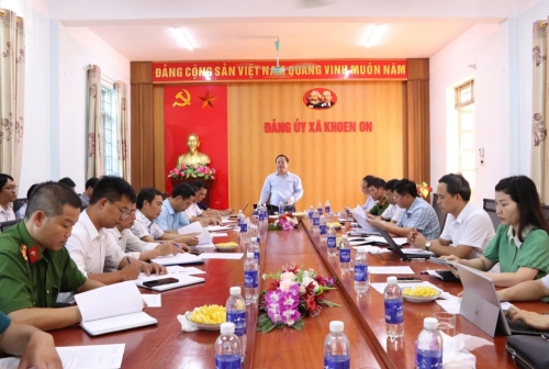 Quang cảnh buổi làm việc.