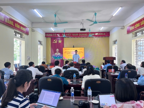 Đ/c Phó chủ tịch UBND tỉnh kiểm tra nắm tình hình tại xã Mường Kim