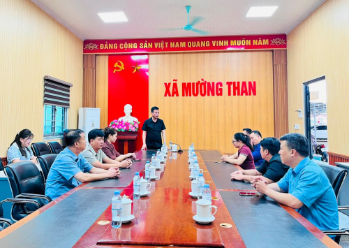 Xã Mường Kim hỗ trợ xã Mường Than khắc phục hậu quả thiên tai