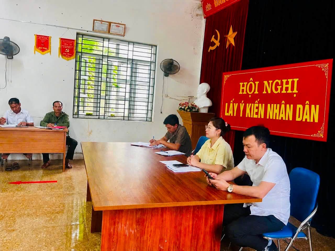 TỔ CHỨC LẤY Ý KIẾN NHÂN DÂN VÀO DỰ THẢO ĐỀ ÁN SẮP XẾP CÁC BẢN TRÊN ĐỊA BÀN XÃ